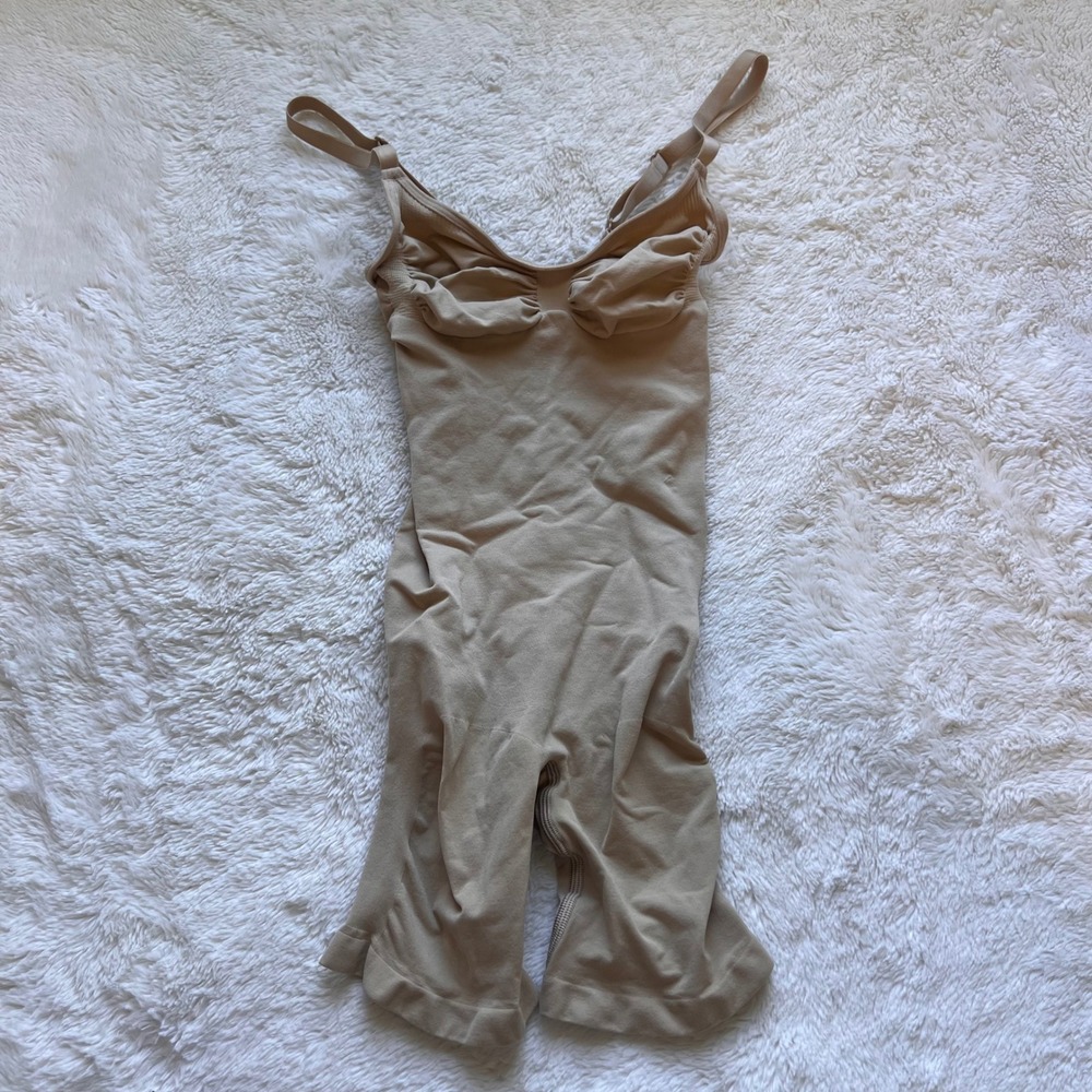 Skims Sculpting Mid Thigh Bodysuit Tan Neutral Size Medium NWOT Compression Firm